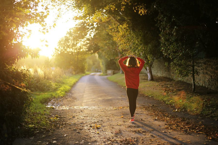 Rozgrzewka przed bieganiem: Skuteczne ćwiczenia dla lepszego treningu